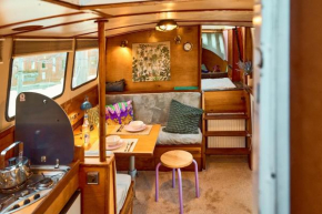 Gemütliches Wohnschiff